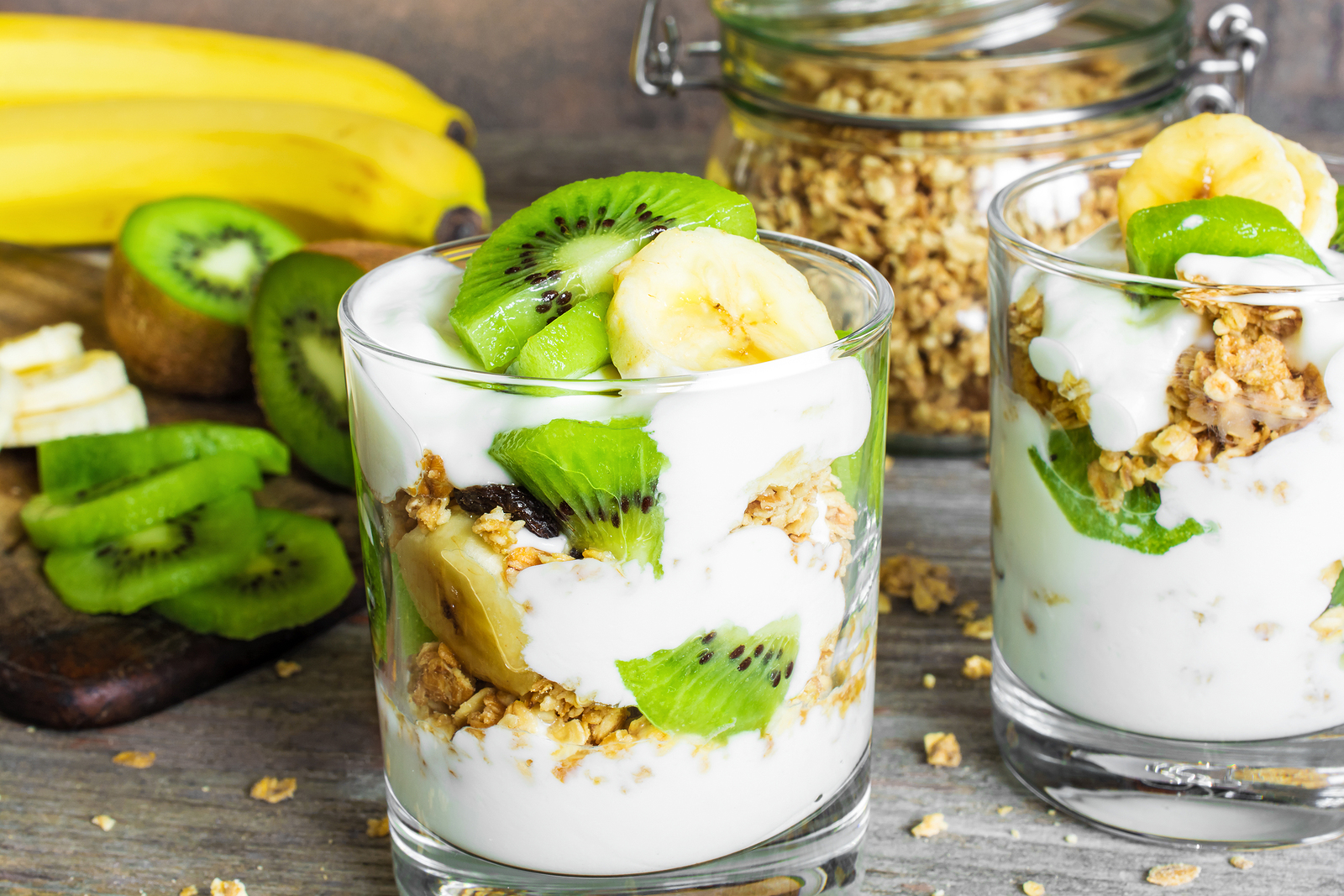 pre-workout fruit and yogurt parfait